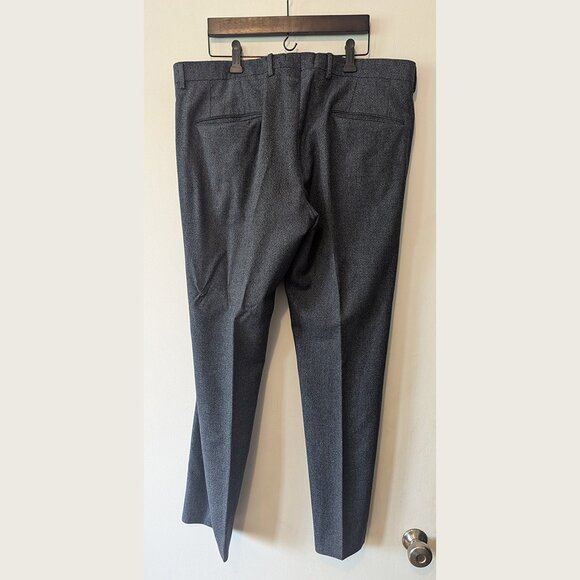 TAGLIATORE - 2-piece wool blend suit - Sz 52/9 - Picture 12 of 15